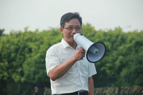 经贸学院经理杨友孝发表鼓舞人心的讲话